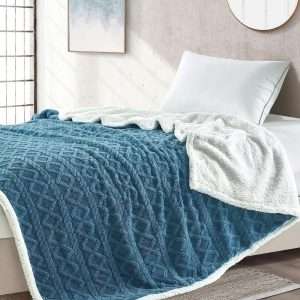 Geometric Fluffy Throw Blanket (Queen) - Blue